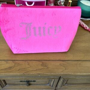 Juicy Couture LARG Makeup Bag Velour Pink  Includes 1 Travel Toiletry Bottle NWT